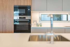 NEW 3 BEDROOM APARTMENT SOLD IN ---- PRIVATE CONDOMINIUM