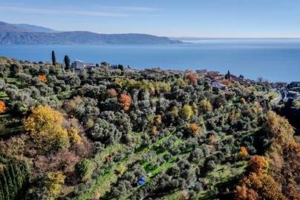 Building Land with Panoramic View of Lake Garda