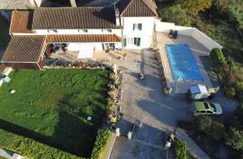 Country House with Swimming Pool 8 Minutes from Mansle - €234,000