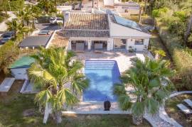 4 Bedrooms - Villa - For Sale