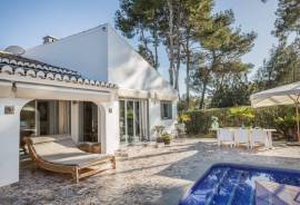 4 Bedrooms - Villa - For Sale