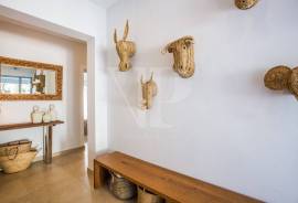 4 Bedrooms - Villa - For Sale