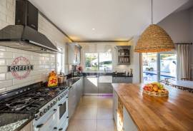 4 Bedrooms - Villa - For Sale