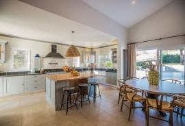 4 Bedrooms - Villa - For Sale