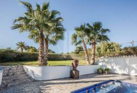 4 Bedrooms - Villa - For Sale