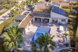 4 Bedrooms - Villa - For Sale