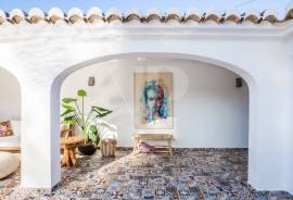 4 Bedrooms - Villa - For Sale