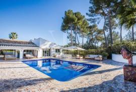 4 Bedrooms - Villa - For Sale