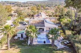 4 Bedrooms - Villa - For Sale