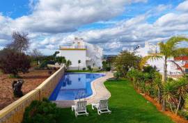 Triplex Villa with 5 Bedrooms in Private Condominium with Pool - Montes de Alvor Triplex Villa with 5 Bedrooms in Private Condominium with Pool - Montes de Alvor