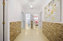 Triplex Villa with 5 Bedrooms in Private Condominium with Pool - Montes de Alvor Triplex Villa with 5 Bedrooms in Private Condominium with Pool - Montes de Alvor