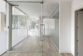 Rental – Shop with Display Windows on One of Cascais' Main Streets