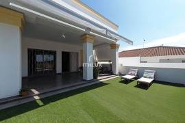 Singular asset 624 m² | Investment opportunity with proven compatible uses | Sanlúcar la Mayor. Ideal investment: accommodation, coliving or boutique residence Singular asset 624 m² | Investment opportunity with proven compatible uses | Sanlúcar la Mayor. Ideal investment: accommodation, coliving or boutique residence