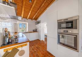 Detached 3 bedroom quinta style house with pool and distant sea views. Near Santa Catarina da Fonte de Bispo.