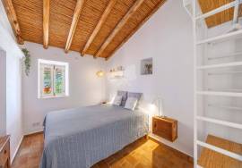 Detached 3 bedroom quinta style house with pool and distant sea views. Near Santa Catarina da Fonte de Bispo.