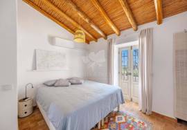 Detached 3 bedroom quinta style house with pool and distant sea views. Near Santa Catarina da Fonte de Bispo.