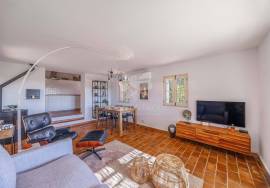 Detached 3 bedroom quinta style house with pool and distant sea views. Near Santa Catarina da Fonte de Bispo.