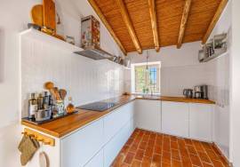 Detached 3 bedroom quinta style house with pool and distant sea views. Near Santa Catarina da Fonte de Bispo.