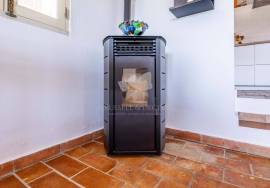 Detached 3 bedroom quinta style house with pool and distant sea views. Near Santa Catarina da Fonte de Bispo.