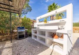 Detached 3 bedroom quinta style house with pool and distant sea views. Near Santa Catarina da Fonte de Bispo.