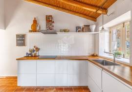 Detached 3 bedroom quinta style house with pool and distant sea views. Near Santa Catarina da Fonte de Bispo.