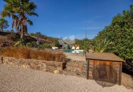 Detached 3 bedroom quinta style house with pool and distant sea views. Near Santa Catarina da Fonte de Bispo.