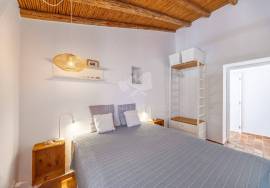 Detached 3 bedroom quinta style house with pool and distant sea views. Near Santa Catarina da Fonte de Bispo.