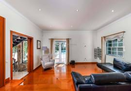 4 Bedroom Villa with Garden and Pool in the Prestigious Quinta da Beloura