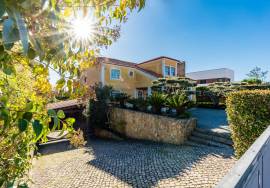 4 Bedroom Villa with Garden and Pool in the Prestigious Quinta da Beloura