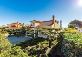 4 Bedroom Villa with Garden and Pool in the Prestigious Quinta da Beloura