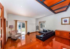 4 Bedroom Villa with Garden and Pool in the Prestigious Quinta da Beloura