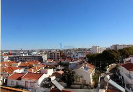 Refurbished 3 bedroom apartment located in Portimão