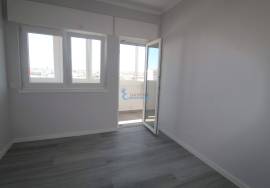 Refurbished 3 bedroom apartment located in Portimão