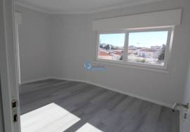 Refurbished 3 bedroom apartment located in Portimão