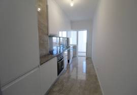 Refurbished 3 bedroom apartment located in Portimão