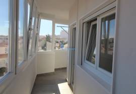 Refurbished 3 bedroom apartment located in Portimão