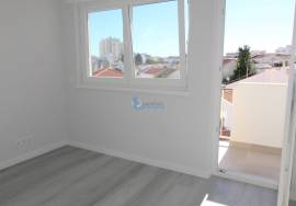 Refurbished 3 bedroom apartment located in Portimão