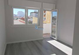 Refurbished 3 bedroom apartment located in Portimão