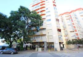 Refurbished 3 bedroom apartment located in Portimão