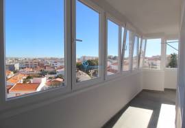 Refurbished 3 bedroom apartment located in Portimão