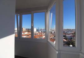 Refurbished 3 bedroom apartment located in Portimão