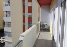 Refurbished 3 bedroom apartment located in Portimão