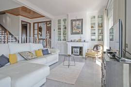 Luxury 7 Bed Villa & Self Contained Apartment For Sale in Sitges