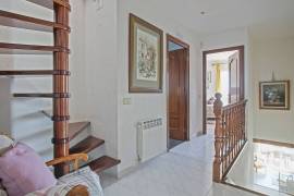 Luxury 7 Bed Villa & Self Contained Apartment For Sale in Sitges