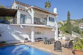 Luxury 7 Bed Villa & Self Contained Apartment For Sale in Sitges
