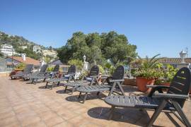 Luxury 7 Bed Villa & Self Contained Apartment For Sale in Sitges