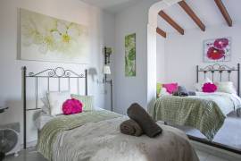 Luxury 7 Bed Villa & Self Contained Apartment For Sale in Sitges