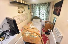 Complex of 8 Flats with Tenants in Place For Sale in Leeds United