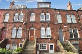 Complex of 8 Flats with Tenants in Place For Sale in Leeds United