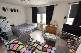 Complex of 8 Flats with Tenants in Place For Sale in Leeds United